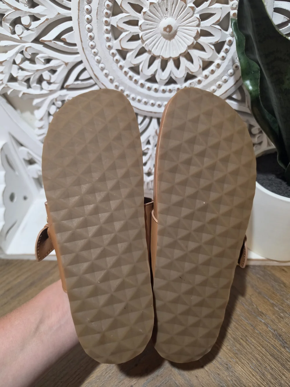 AEROSOLES Women's Tan Slip-On Thong Sandals with Gold Buckle